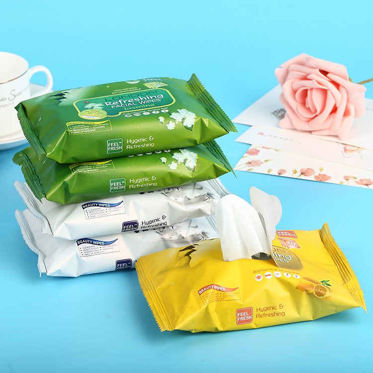 Hand and mouth wet towel paper wet tissue soft skin wet towel portable small bag.