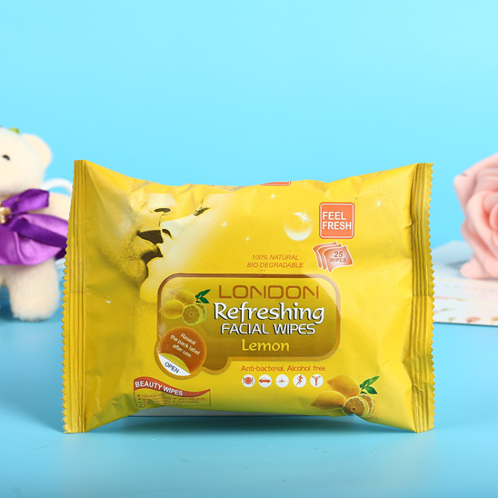 Hand and mouth wet towel paper wet tissue soft skin wet towel portable small bag.