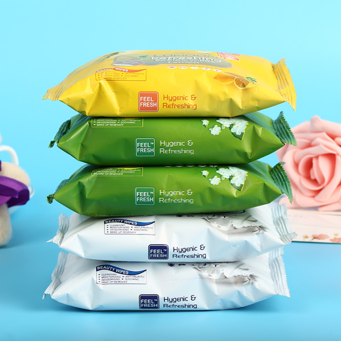 Hand and mouth wet towel paper wet tissue soft skin wet towel portable small bag.