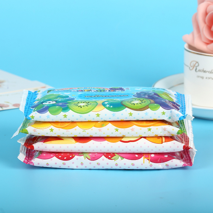 Hand and mouth wet towel paper wet tissue soft skin wet towel portable small bag.