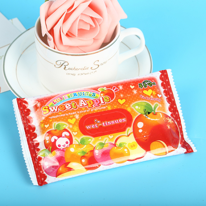 Hand and mouth wet towel paper wet tissue soft skin wet towel portable small bag.