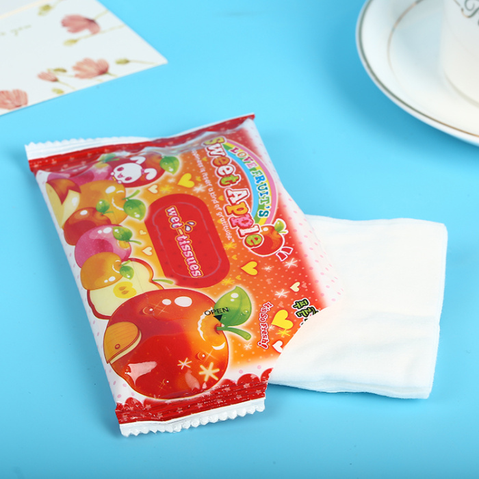 Hand and mouth wet towel paper wet tissue soft skin wet towel portable small bag.