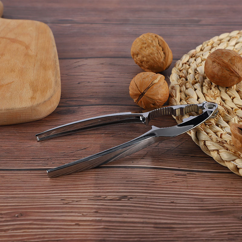 Multifunctional Zinc Alloy Walnut Cracker Siberian Hazelnut Pine Nuts Nut Pliers 70G Household Nutcracker Whole Custom