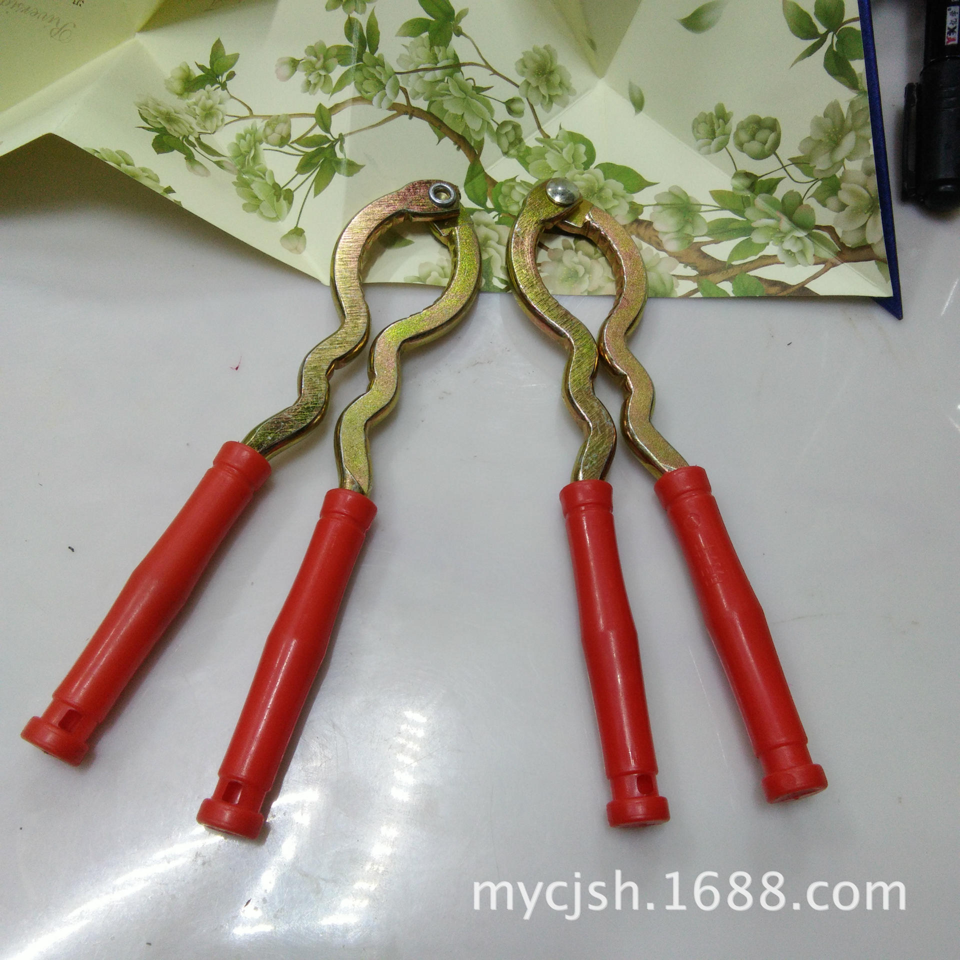 Walnut Cracker Red Handle Nut Pliers Spring Walnut Cracker Pine Nuts Siberian Hazelnut Clip Walnut Cracker