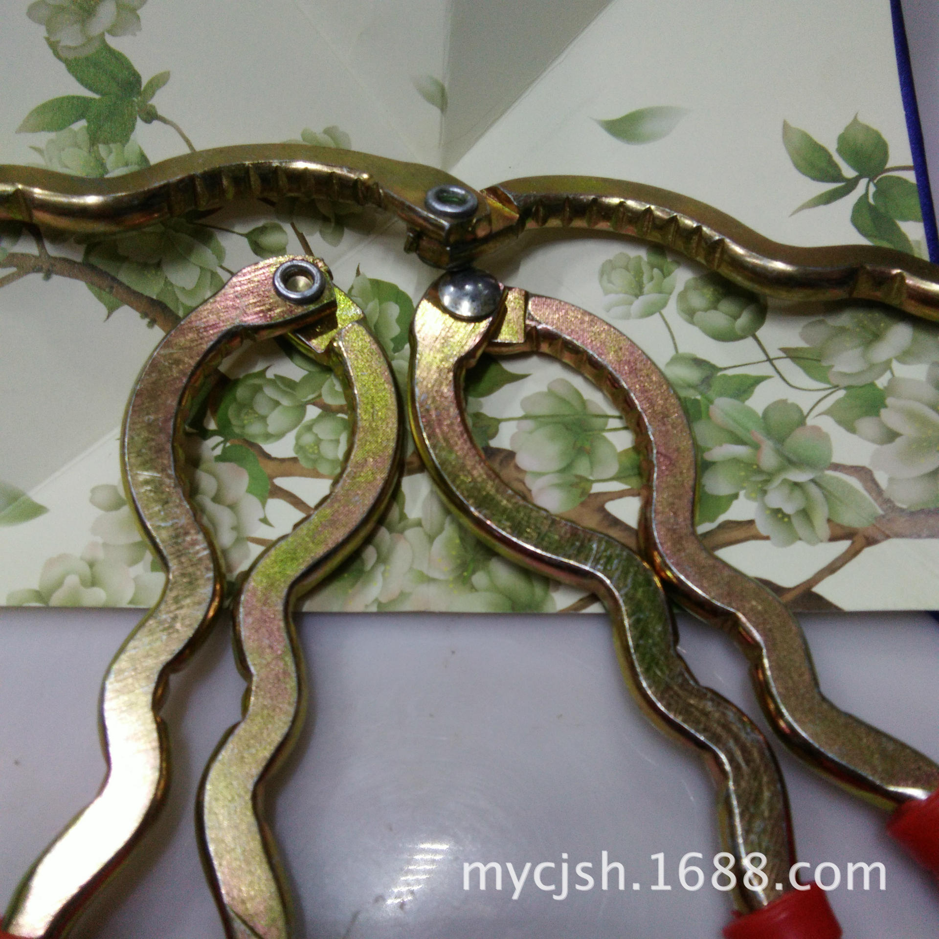 Walnut Cracker Red Handle Nut Pliers Spring Walnut Cracker Pine Nuts Siberian Hazelnut Clip Walnut Cracker