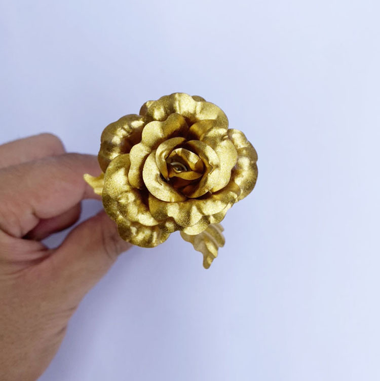 GoldFoil Roses Chinese Valentine's Day Gift Chocolate Golden Rose Valentine's Day Gift Box in Stock Whole GoldFoil Roses Chinese Valentine's Day Gift Chocolate Golden Rose Valentine's Day Gift Box in Stock Whole