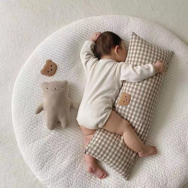 Korean Ins Infant Soothing Pillow Cylindrical Anti-Collision Soothing Pillow Baby Pillow Side Sleeping Bear Bed Fence