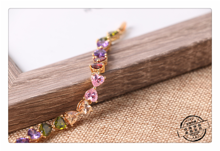Mixed color imported 4A zircon plating genuine gold quality pure copper quality four-leaf clover bracelet Mixed color imported 4A zircon plating genuine gold quality pure copper quality four-leaf clover bracelet