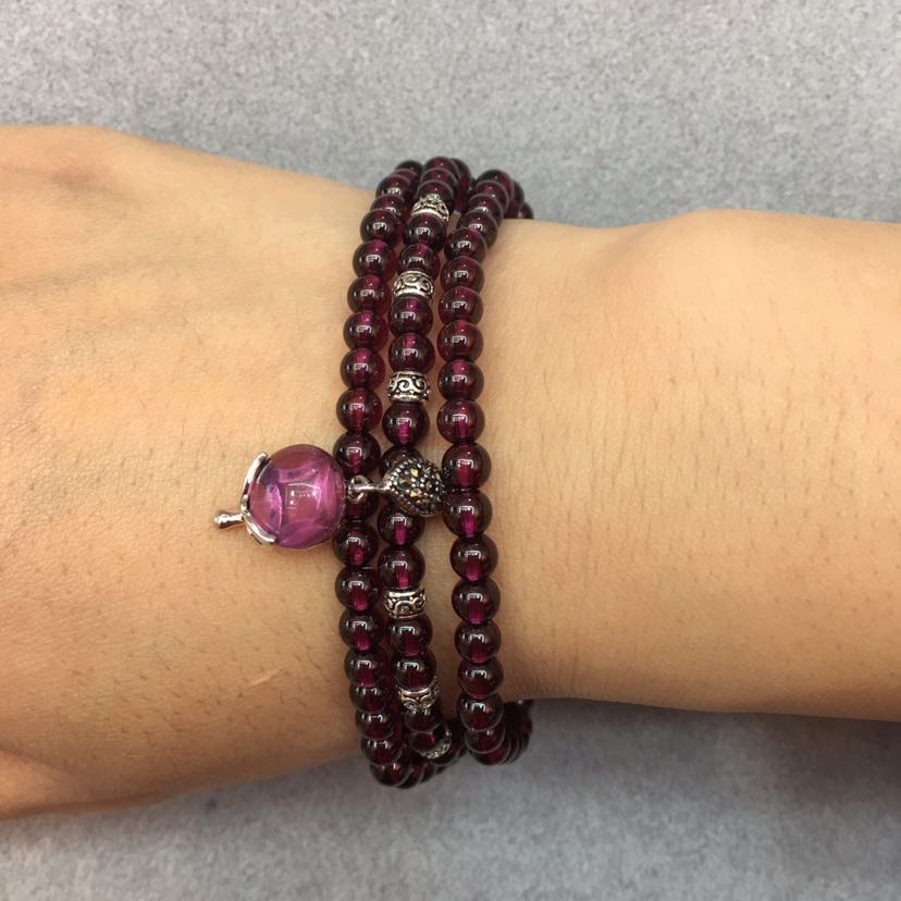 India imported natural garnet purple tooth black creative independent design of versatile 3-ring bracelet India imported natural garnet purple tooth black creative independent design of versatile 3-ring bracelet