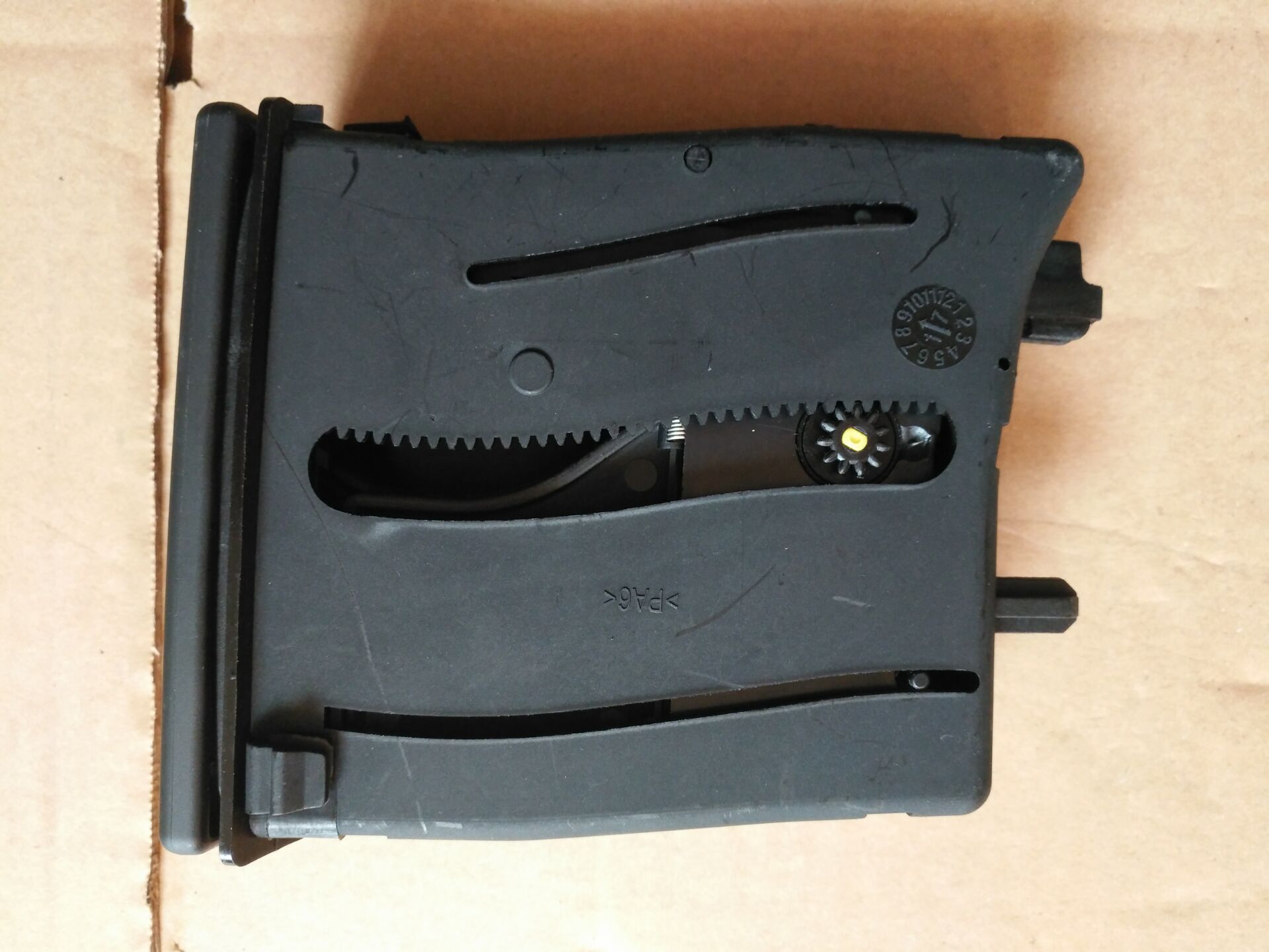 6 Q0 858 602e 6Q0858602E 6Q0 858602E Drink Holder