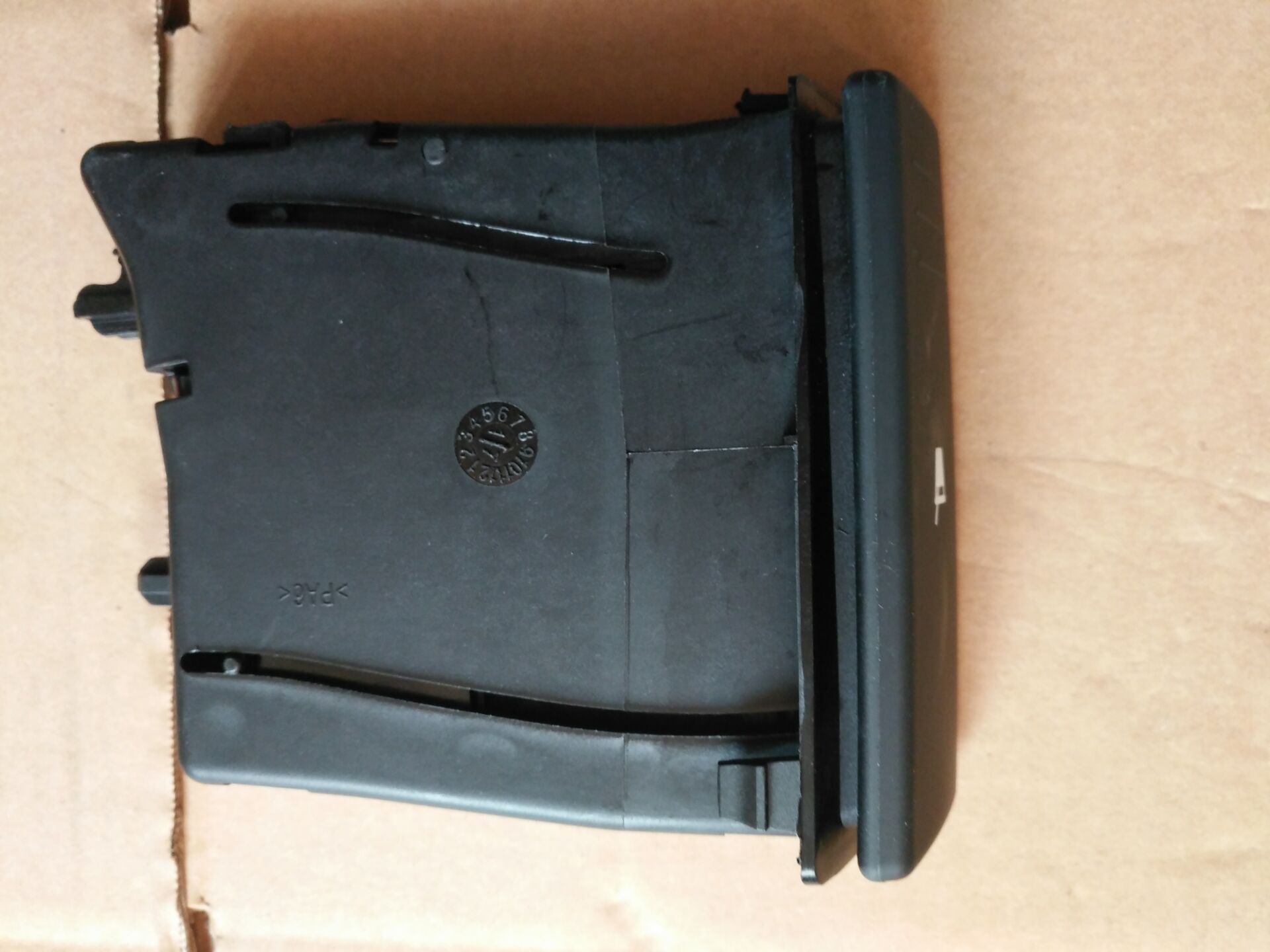 6 Q0 858 602e 6Q0858602E 6Q0 858602E Drink Holder