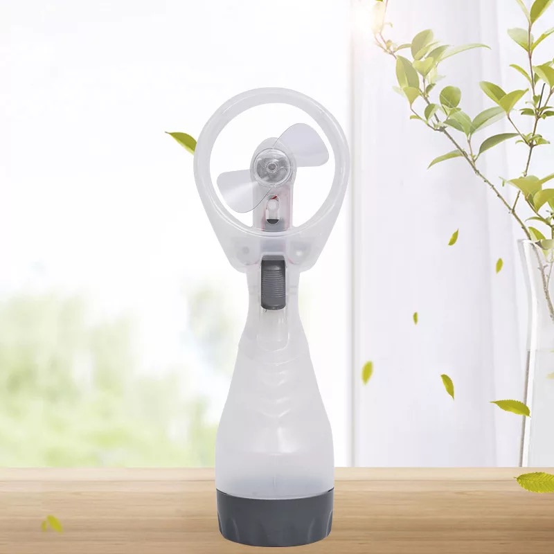 The spray fan holds a small fan mini charging USB fan manufacturer direct selling.