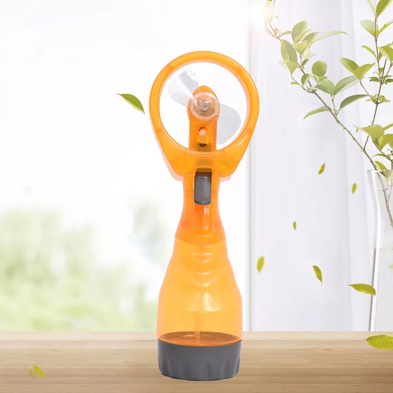 The spray fan holds a small fan mini charging USB fan manufacturer direct selling.