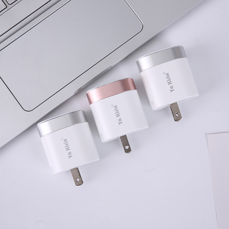 Ya Kirin's original apple android type-c folding phone dual U charger is quickly charged.