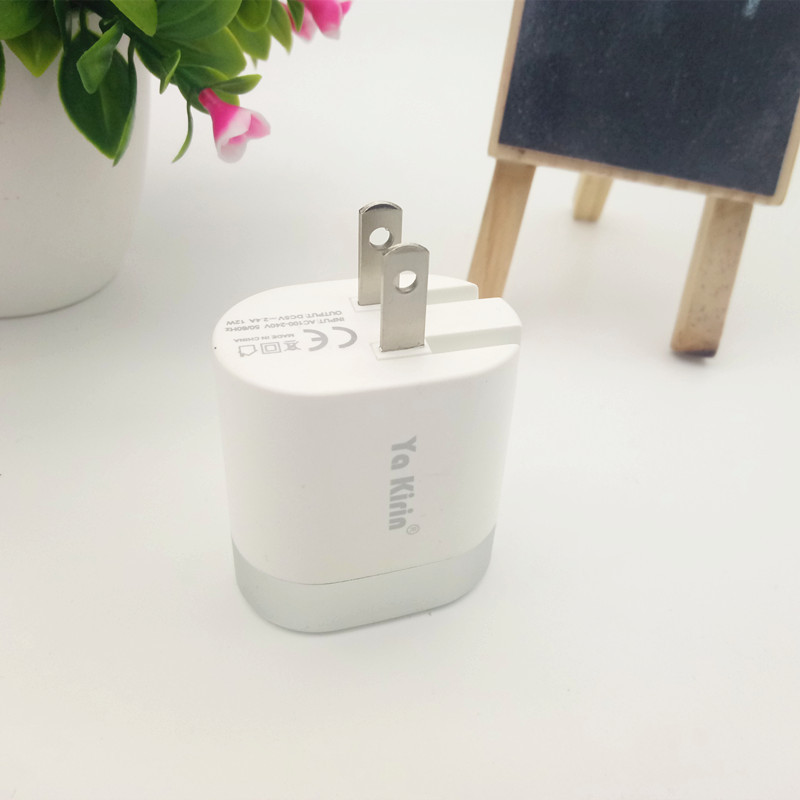 Ya Kirin's original apple android type-c folding phone dual U charger is quickly charged.
