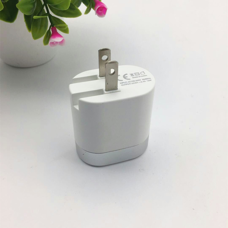Ya Kirin's original apple android type-c folding phone dual U charger is quickly charged.