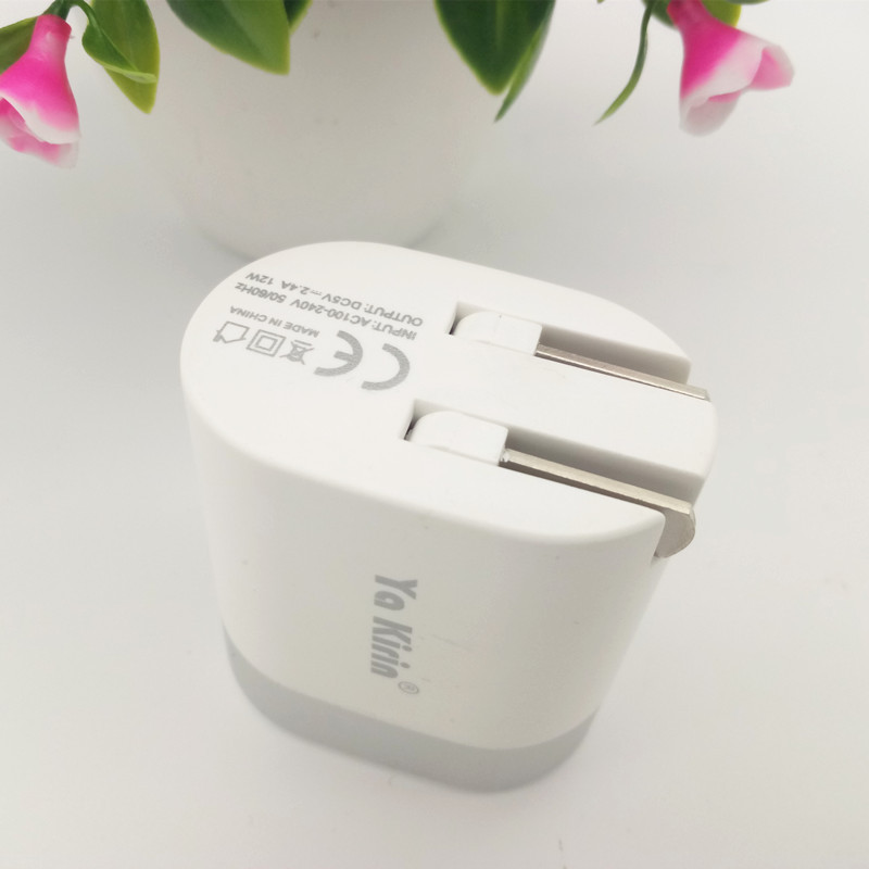 Ya Kirin's original apple android type-c folding phone dual U charger is quickly charged.