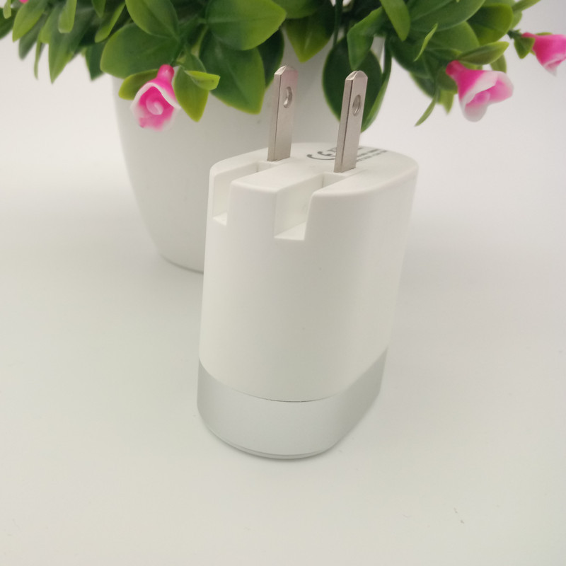 Ya Kirin's original apple android type-c folding phone dual U charger is quickly charged.