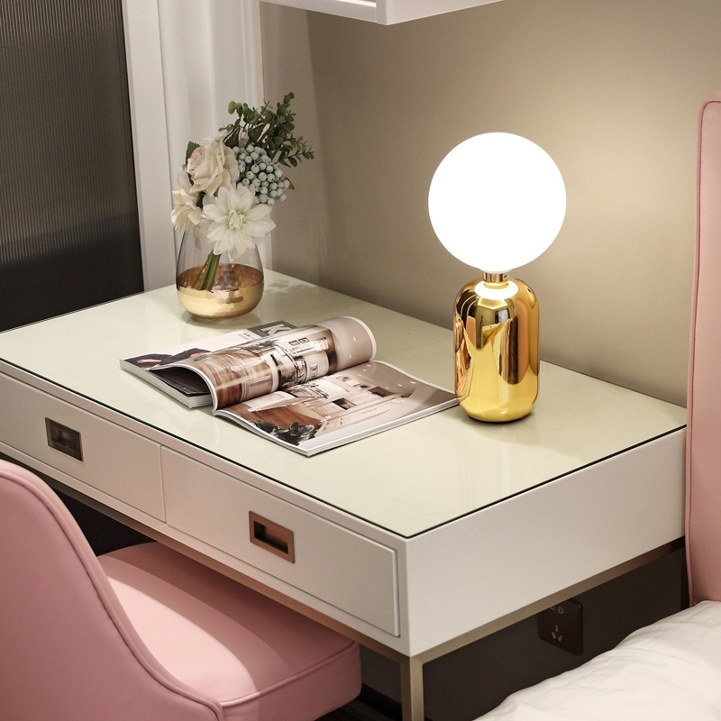 Table Lamp Modern Living Room Cozy Bedroom Bedside Ins Wind Magic Soymilk White Glass Nordic Decoration Table Lamp