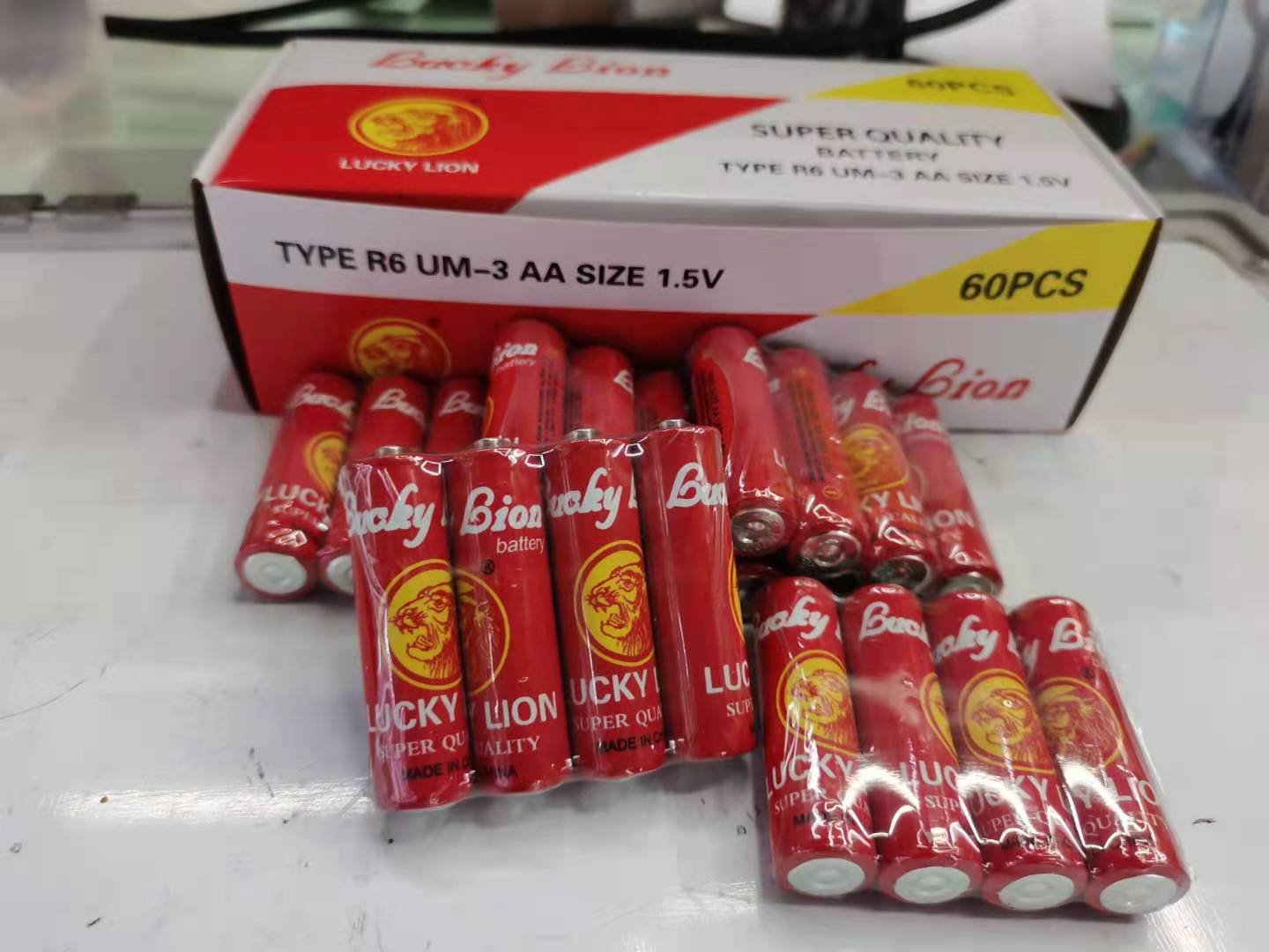 Lion Brand Lucky Lion5 Battery Small Power Children&#039;s Toy Car AA Carbon Battery Factory Direct Sales