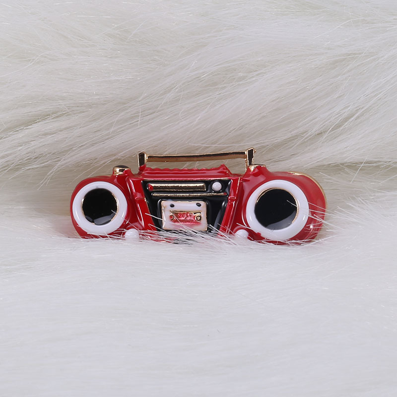 Hot new creative retro retro radio brooch alloy drip oil recorder simple fashion accessories