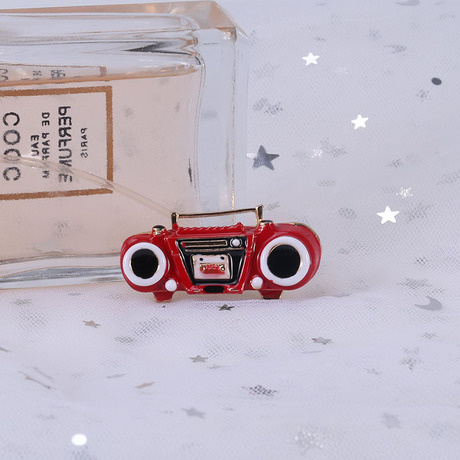 Hot new creative retro retro radio brooch alloy drip oil recorder simple fashion accessories
