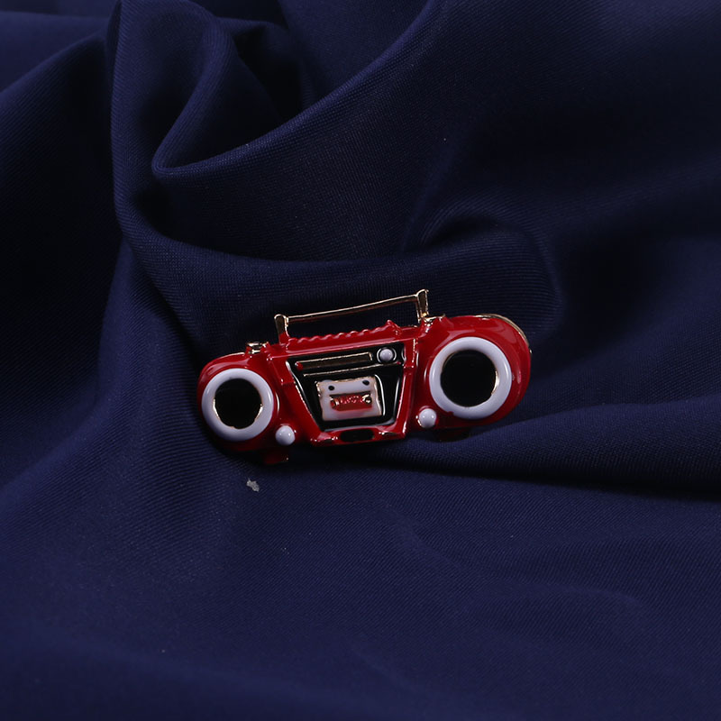 Hot new creative retro retro radio brooch alloy drip oil recorder simple fashion accessories