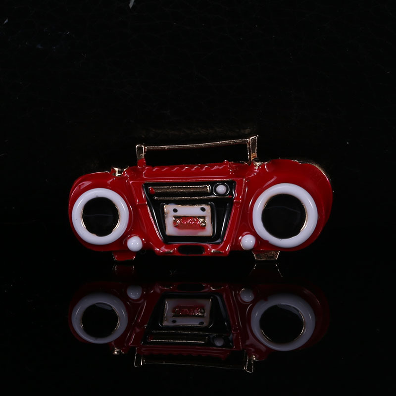 Hot new creative retro retro radio brooch alloy drip oil recorder simple fashion accessories