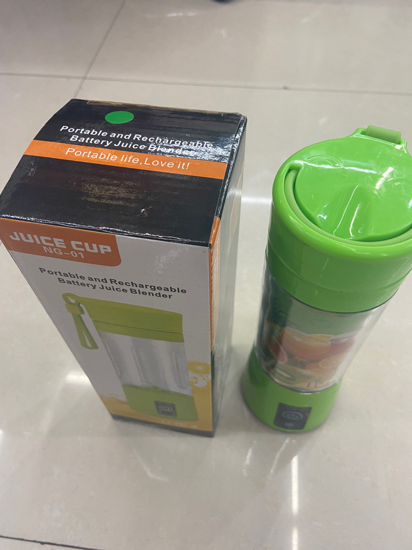 Portable mini household electric juicer juicer USB multi-function juicer small rechargeable juice