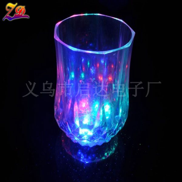 Factory direct LED luminous cup flash cup cup of pineapple cup