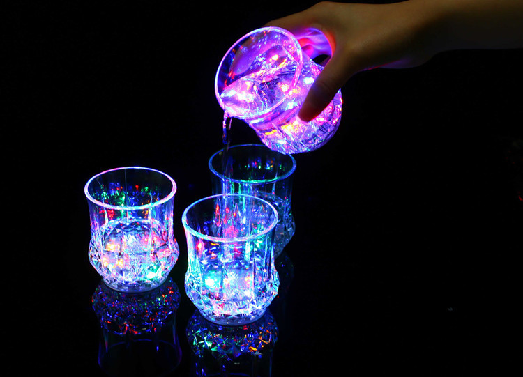 Internet Celebrity New Teqi Luminous Cup Led into the Water Bright Diamond Cup Pineapple Cup Bar KTV Beer Cup