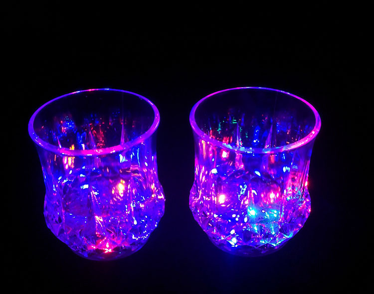 Internet Celebrity New Teqi Luminous Cup Led into the Water Bright Diamond Cup Pineapple Cup Bar KTV Beer Cup