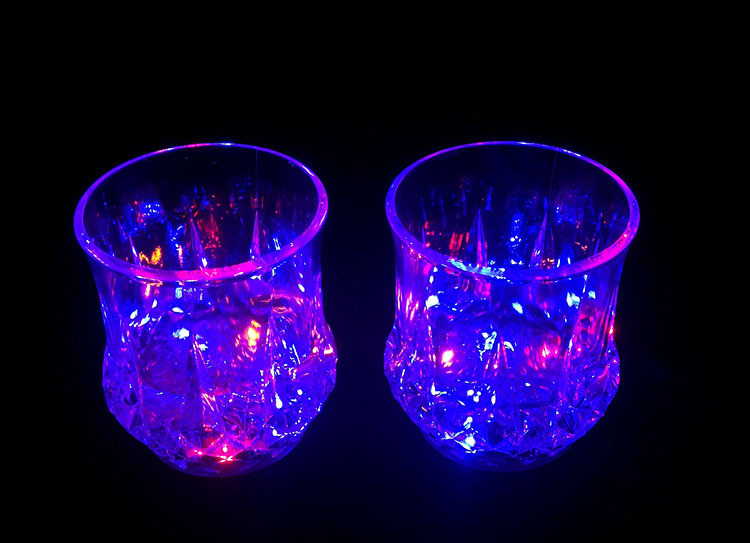 Internet Celebrity New Teqi Luminous Cup Led into the Water Bright Diamond Cup Pineapple Cup Bar KTV Beer Cup