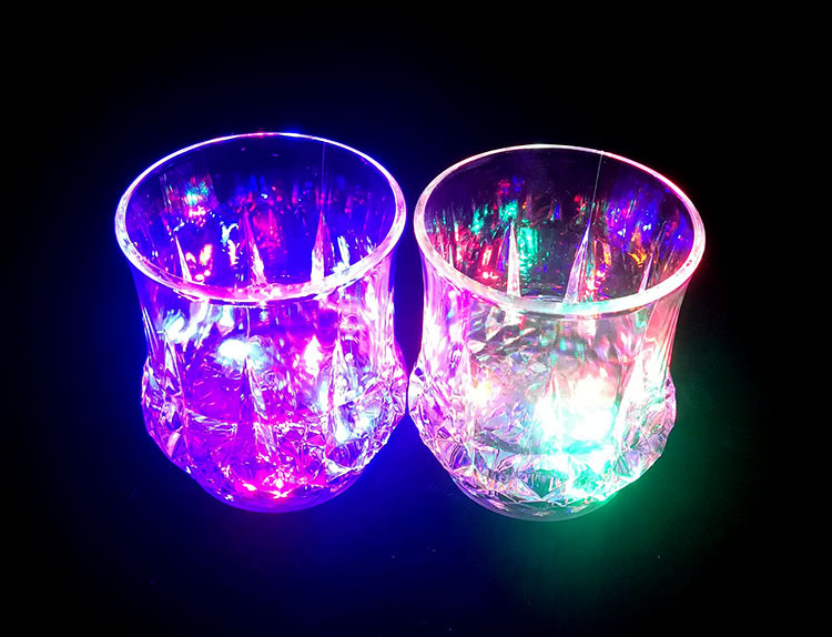 Internet Celebrity New Teqi Luminous Cup Led into the Water Bright Diamond Cup Pineapple Cup Bar KTV Beer Cup