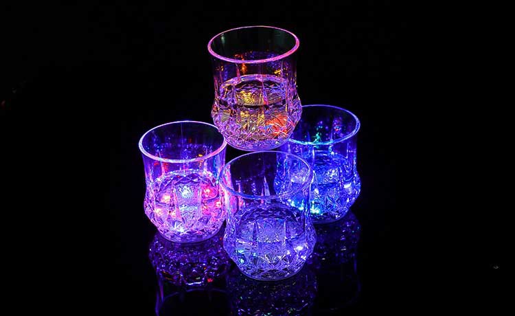 Internet Celebrity New Teqi Luminous Cup Led into the Water Bright Diamond Cup Pineapple Cup Bar KTV Beer Cup