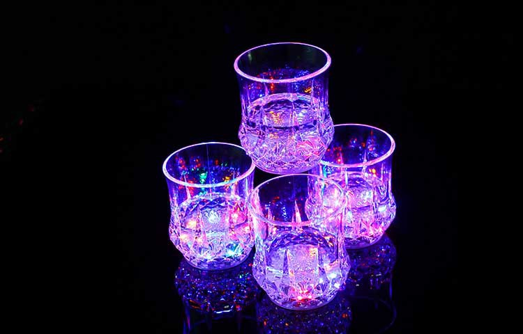 Internet Celebrity New Teqi Luminous Cup Led into the Water Bright Diamond Cup Pineapple Cup Bar KTV Beer Cup