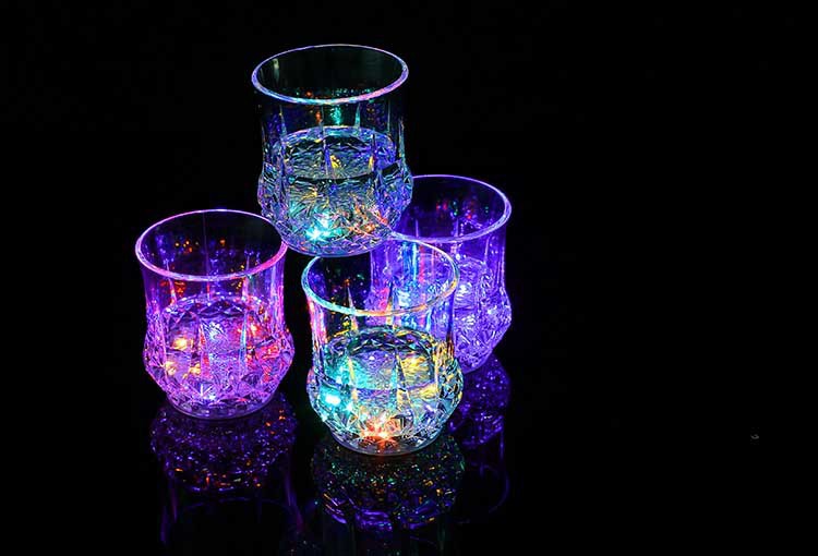 Internet Celebrity New Teqi Luminous Cup Led into the Water Bright Diamond Cup Pineapple Cup Bar KTV Beer Cup