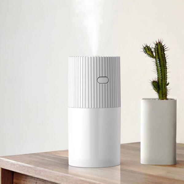 Luminous cup humidifier USB mini car humidifier office bedroom air conditioning room small hydrating humidifier