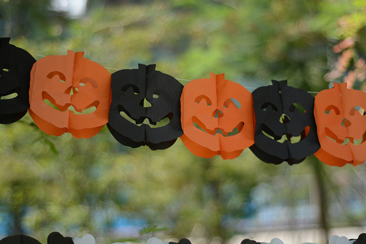 Halloween supplies scene decoration pumpkin bat pirate lantern Halloween paper lantern String flags Halloween supplies scene decoration pumpkin bat pirate lantern Halloween paper lantern String flags