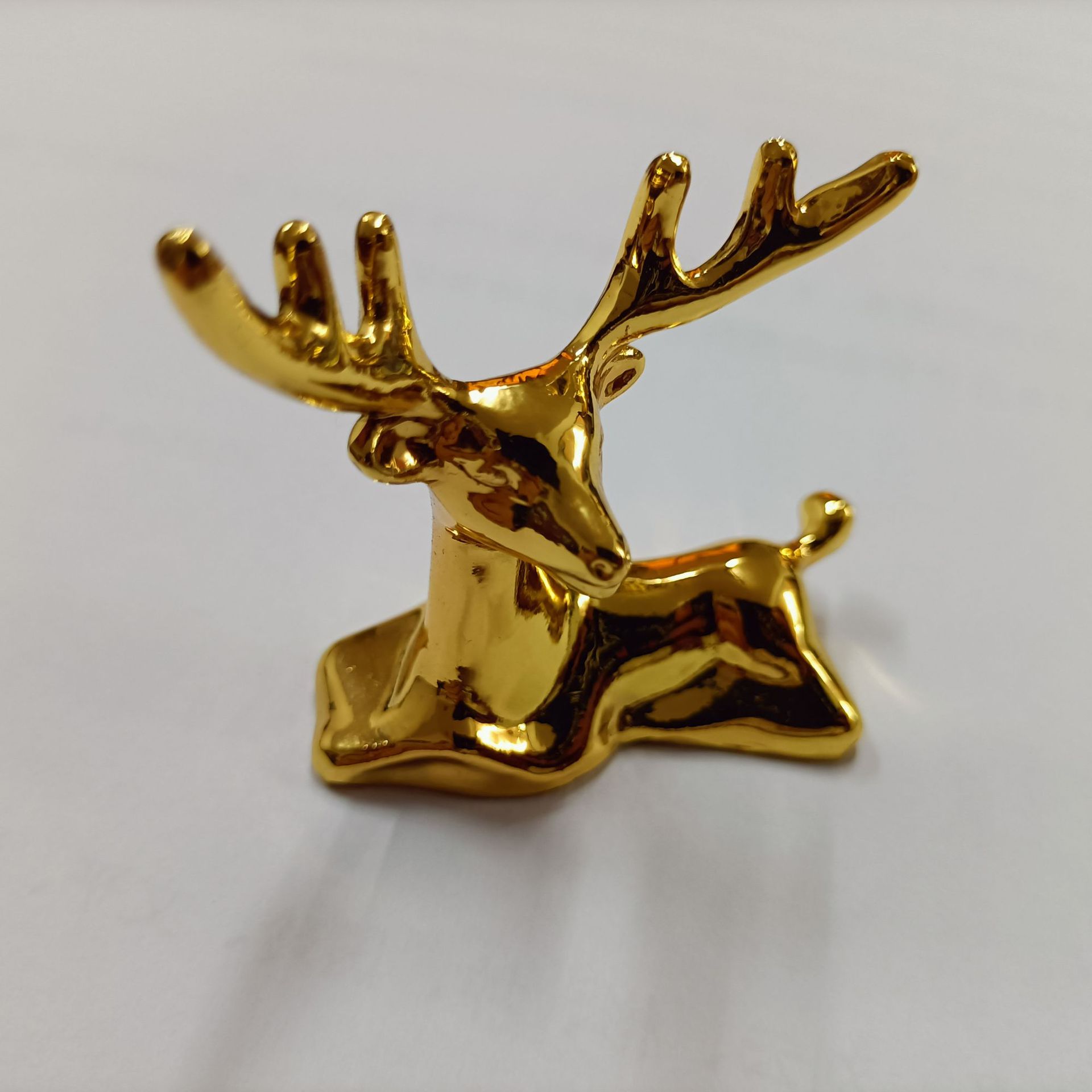 Elk Decoration Metal European Decoration Home Gift Keychain Animal Light Luxury Decorations Ornaments Metal Deer