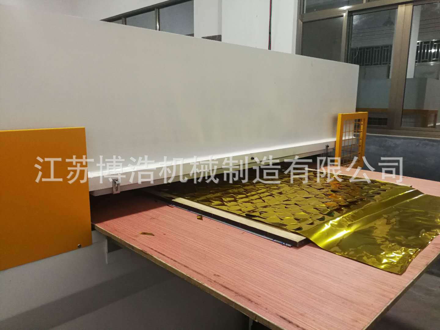 Jubilant supplies handicraft household carpet industry big table top big tonnage cutting machine blanking machine