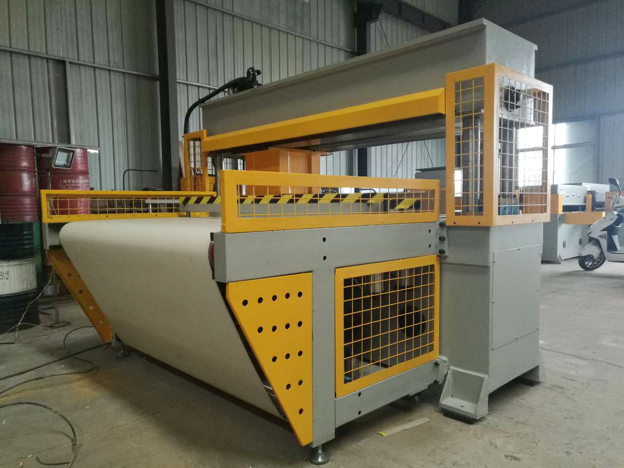 Jubilant supplies handicraft household carpet industry big table top big tonnage cutting machine blanking machine