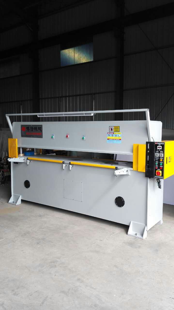 The factory supplies precision moving head and four-column cutting machine