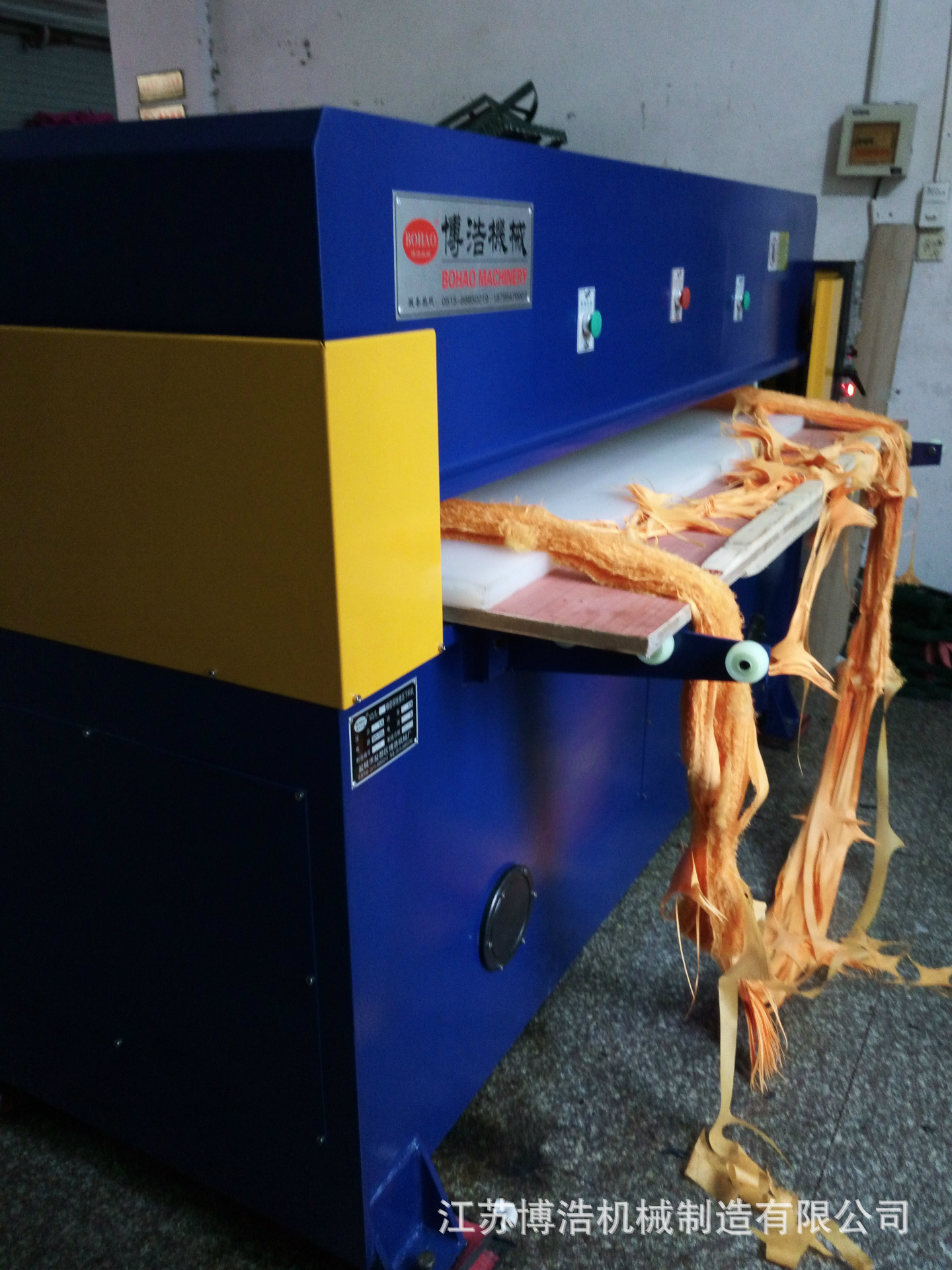 Manufacturers direct luggage gloves clothing plush toys crafts industry blanking machine cutting machine