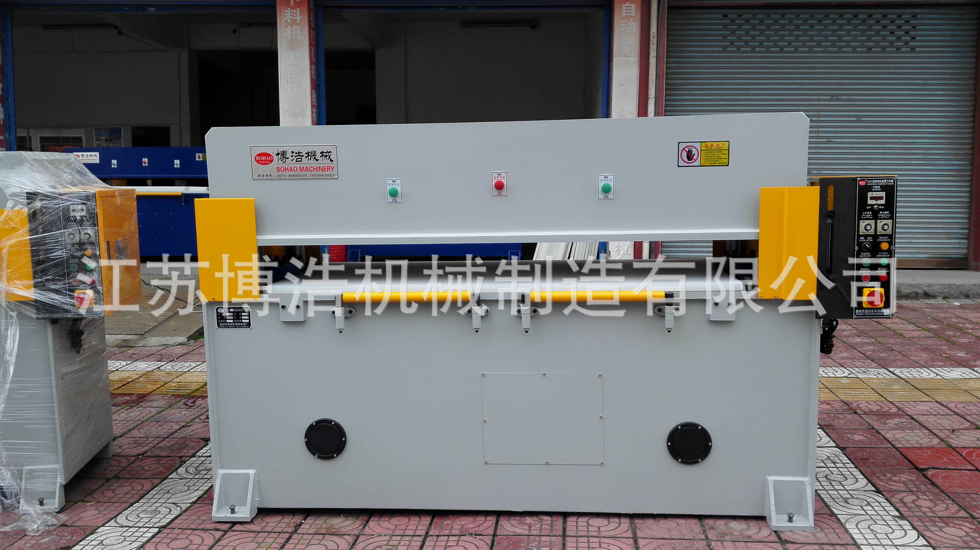 Manufacturers direct luggage gloves clothing plush toys crafts industry blanking machine cutting machine