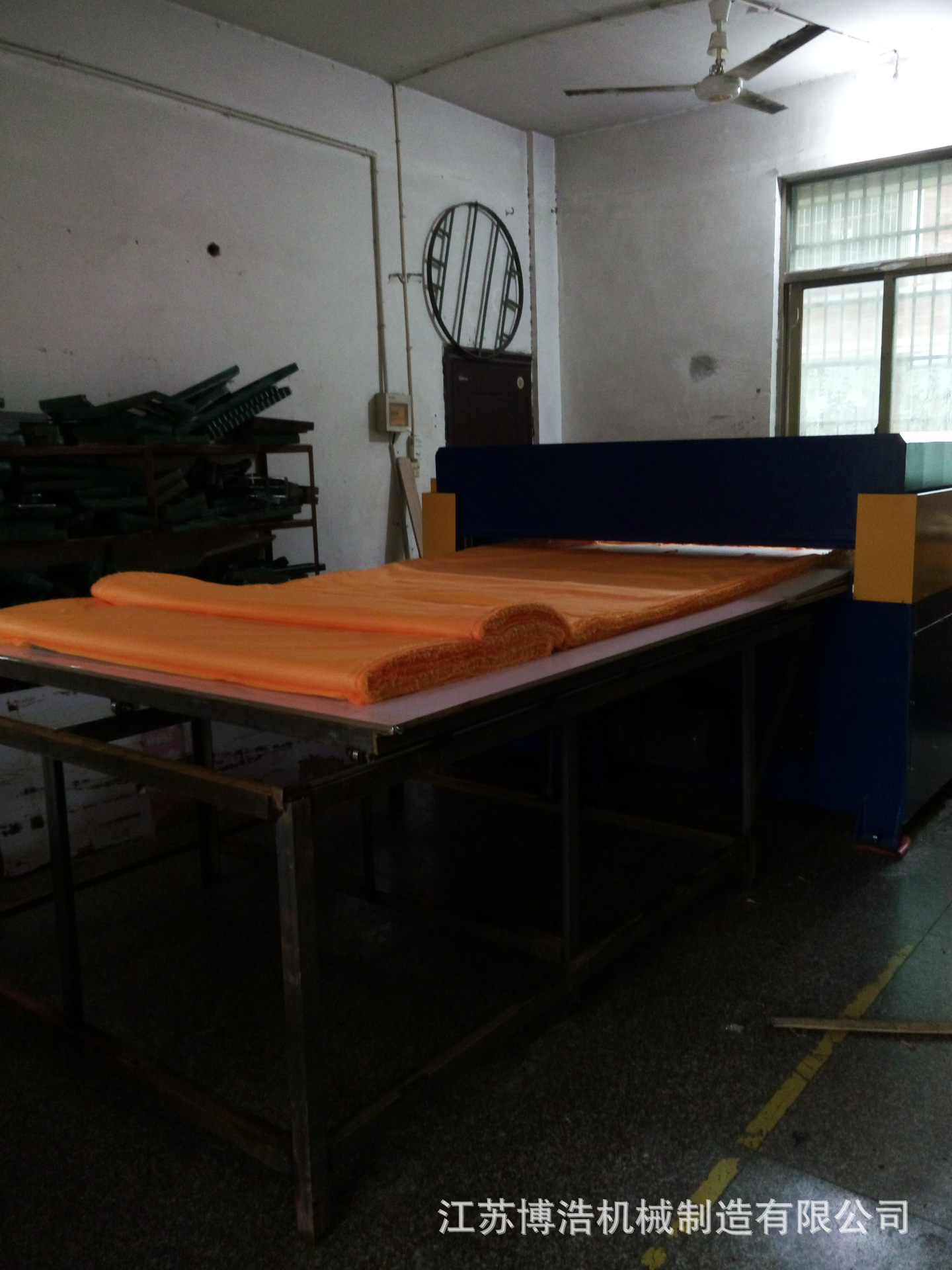 Manufacturers direct luggage gloves clothing plush toys crafts industry blanking machine cutting machine