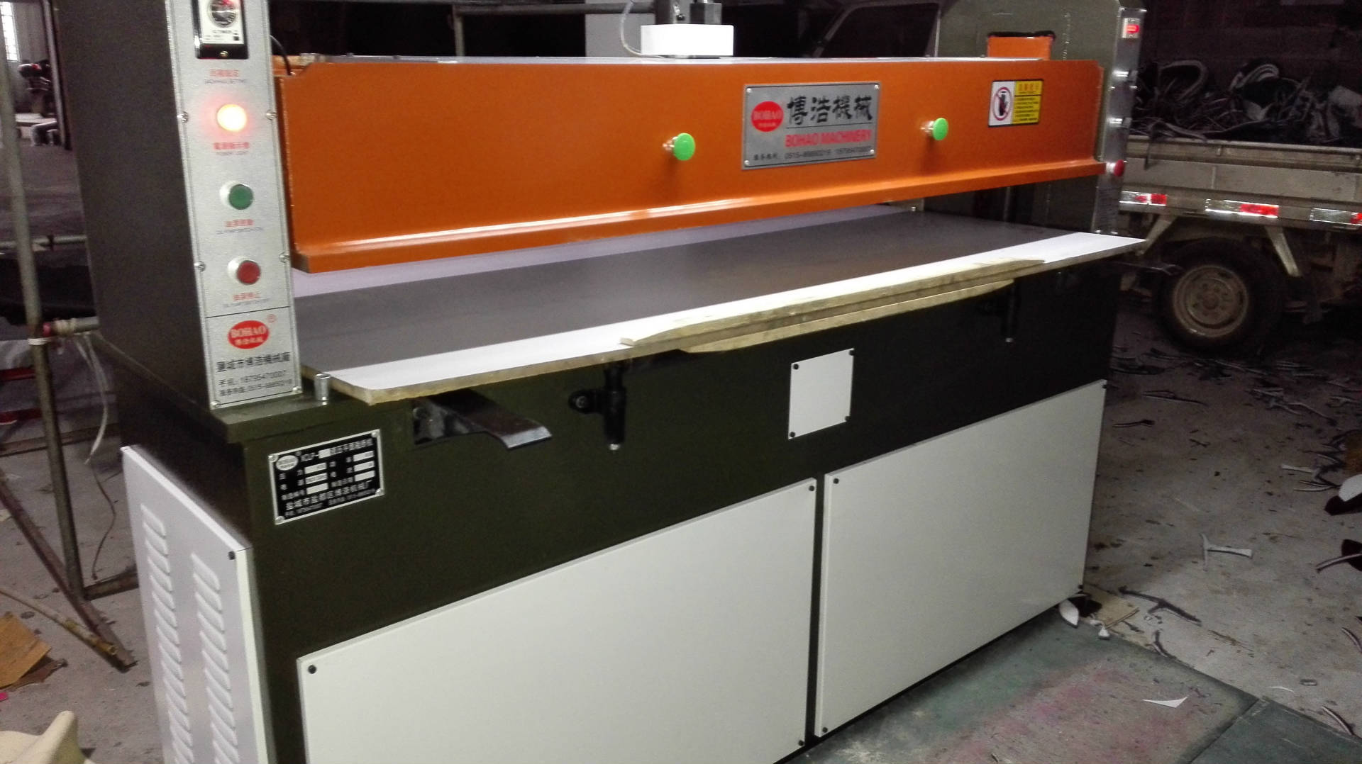 Manufacturer&#039;s direct supply plane cutting machine processing customized pearl cotton blister plane cutting machine