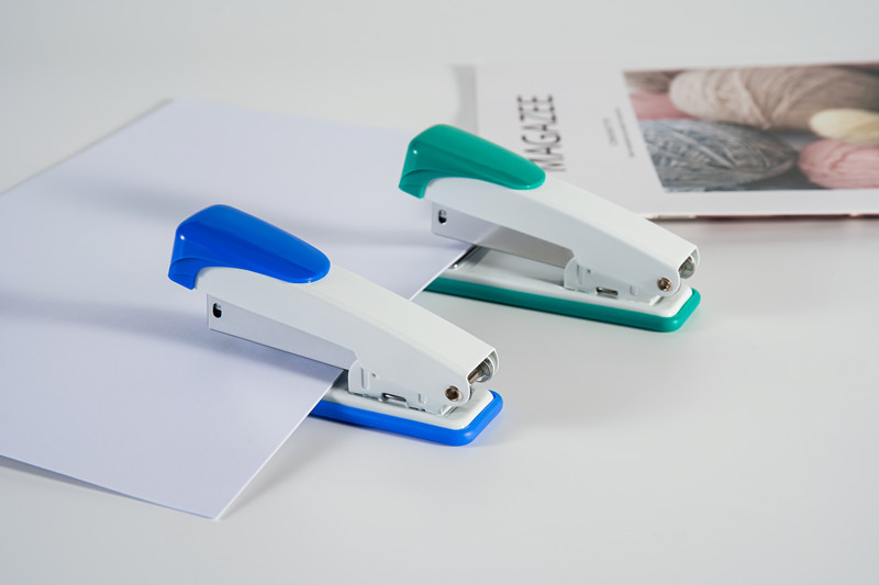 Factory Wholesale Dingli Stapler Office Metal Medium 12 Stapler Bookbinding Machine Standard 24/6 Stapler