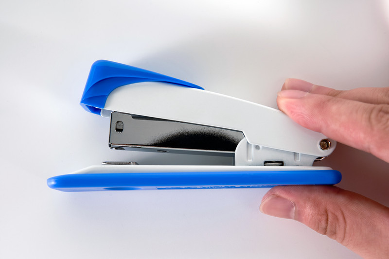 Factory Wholesale Dingli Stapler Office Metal Medium 12 Stapler Bookbinding Machine Standard 24/6 Stapler