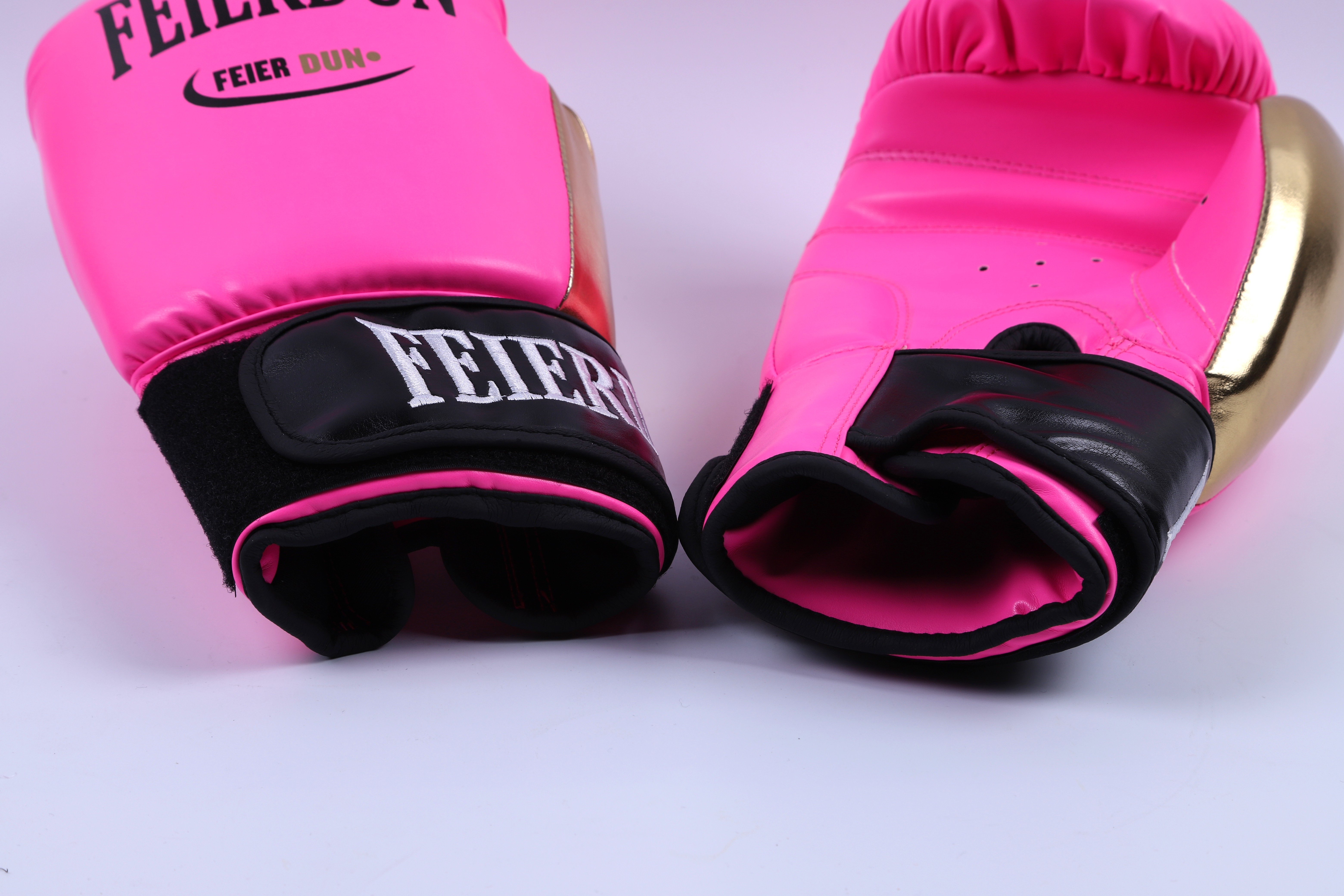 Professional boxing Muaythai boxing sandbag boxing training boxing gloves